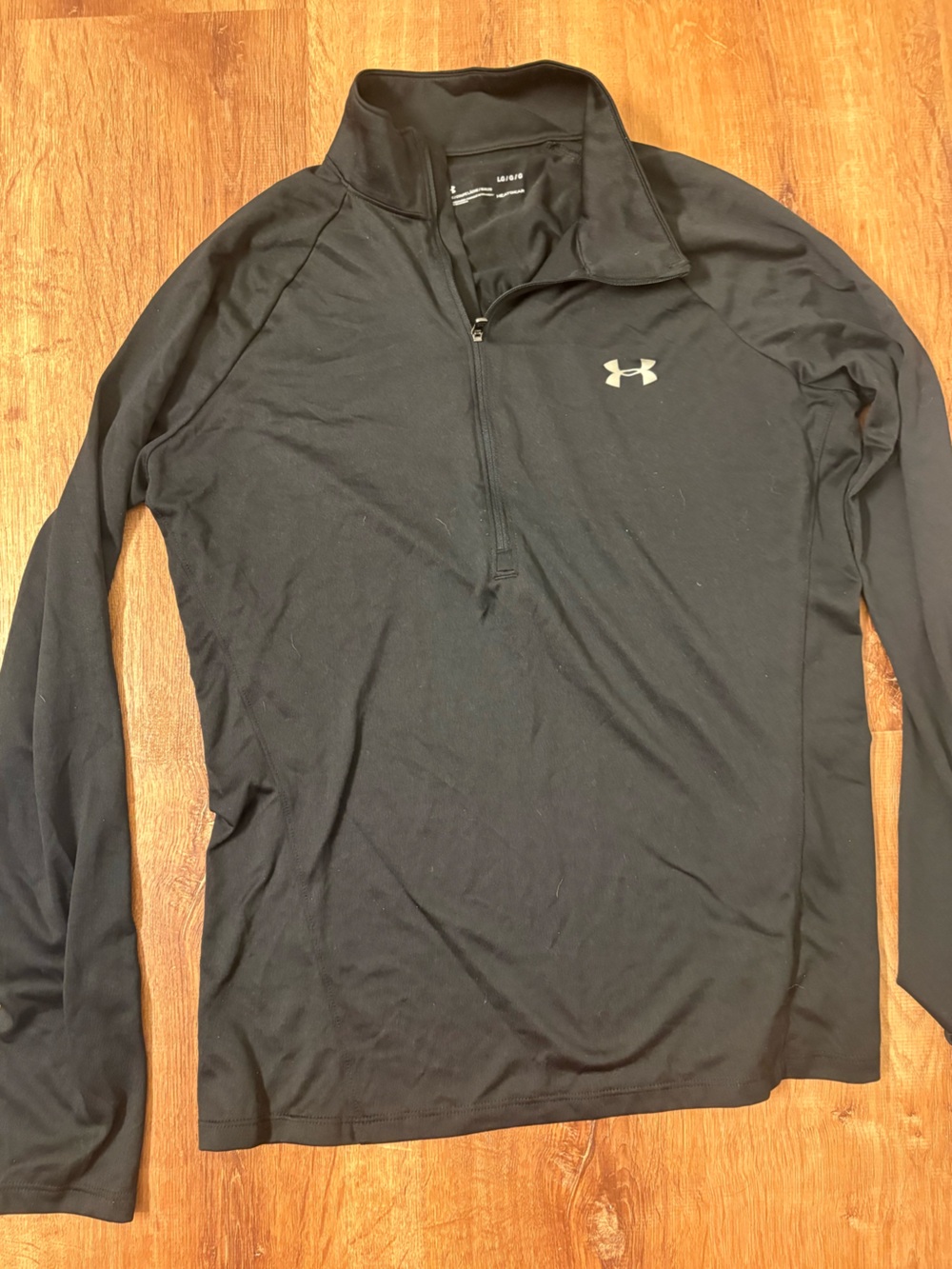 Womenโs Black Long-Sleeve Quarter-Zip loose fit